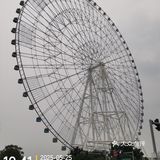 摩天轮下的小商贩