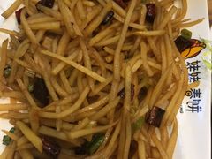 酸辣土豆丝-合合春饼·酱骨·东北菜(潘家园店)