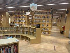 -漕河泾街道图书馆(漕河泾社区文化活动中心店)