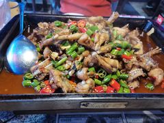 炭烧牛蛙平锅紫苏味-蘭奢雅集·江浙菜(青山江滩店)