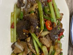 芹菜辣椒牛肉-南雄雄州土菜餐厅(粤北大厦店)