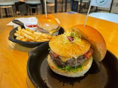 牛肉菠萝芝心汉堡-龙治汉堡(中华城店)