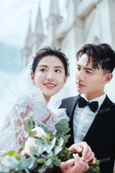-现代经典婚纱摄影