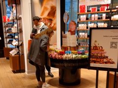 -Laderach 莱德拉(上海环贸iapm店)