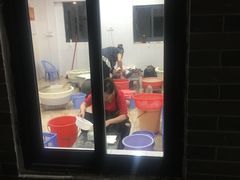 制作双皮奶-周大娘牛乳(旧寨古村总店)