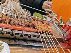 -哈尔滨小酒馆·鲜肉现穿自助烧烤(康新花园店)
