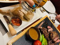 -东西风牛排馆周末烧烤自助(首都机场希尔顿店)