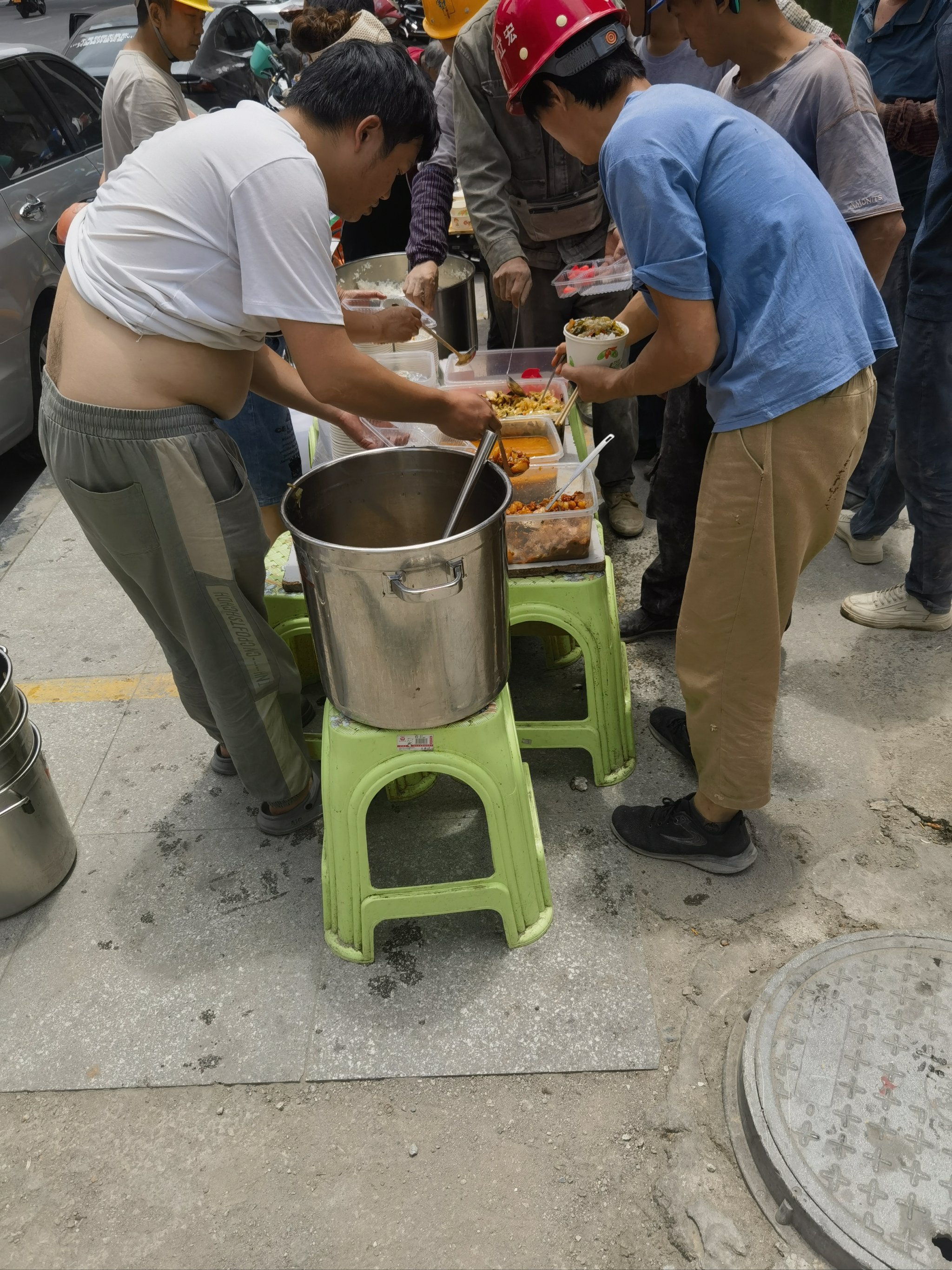 建筑工人盒饭图片