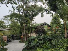 -茅草房·河畔园林火锅