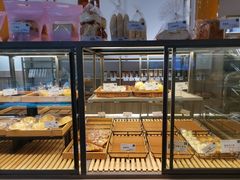 面包甜点陈列柜-顶东面包花园·生日蛋糕(世博店)