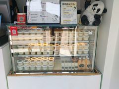 面包甜点陈列柜-六时安·熊猫张甜品店(东关街店)