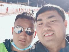 -荣盛康旅野三坡滑雪场