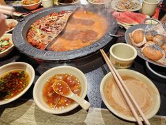-宽板凳老灶火锅(台湾街店)