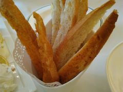 蒜香面包-成桂西餐厅·42年的味道(五大道疙瘩楼店)