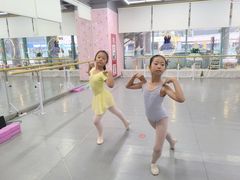 -Isee灰姑娘国际儿童艺术中心(证大·大拇指广场店)