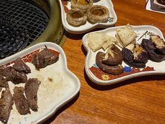 小哥哥帮烤肉-肉魁屋·烧肉·烧鸟·酒场(高新店)
