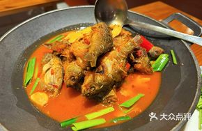 Snail-stuffed Grass Carp Hot Pot