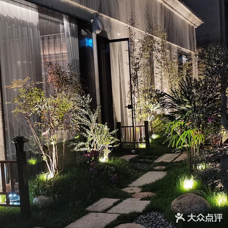 特别是摆盘特别好看。不管是品尝还是拍照都值得一试