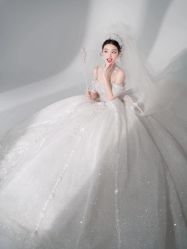 -喜爱高定婚纱摄影
