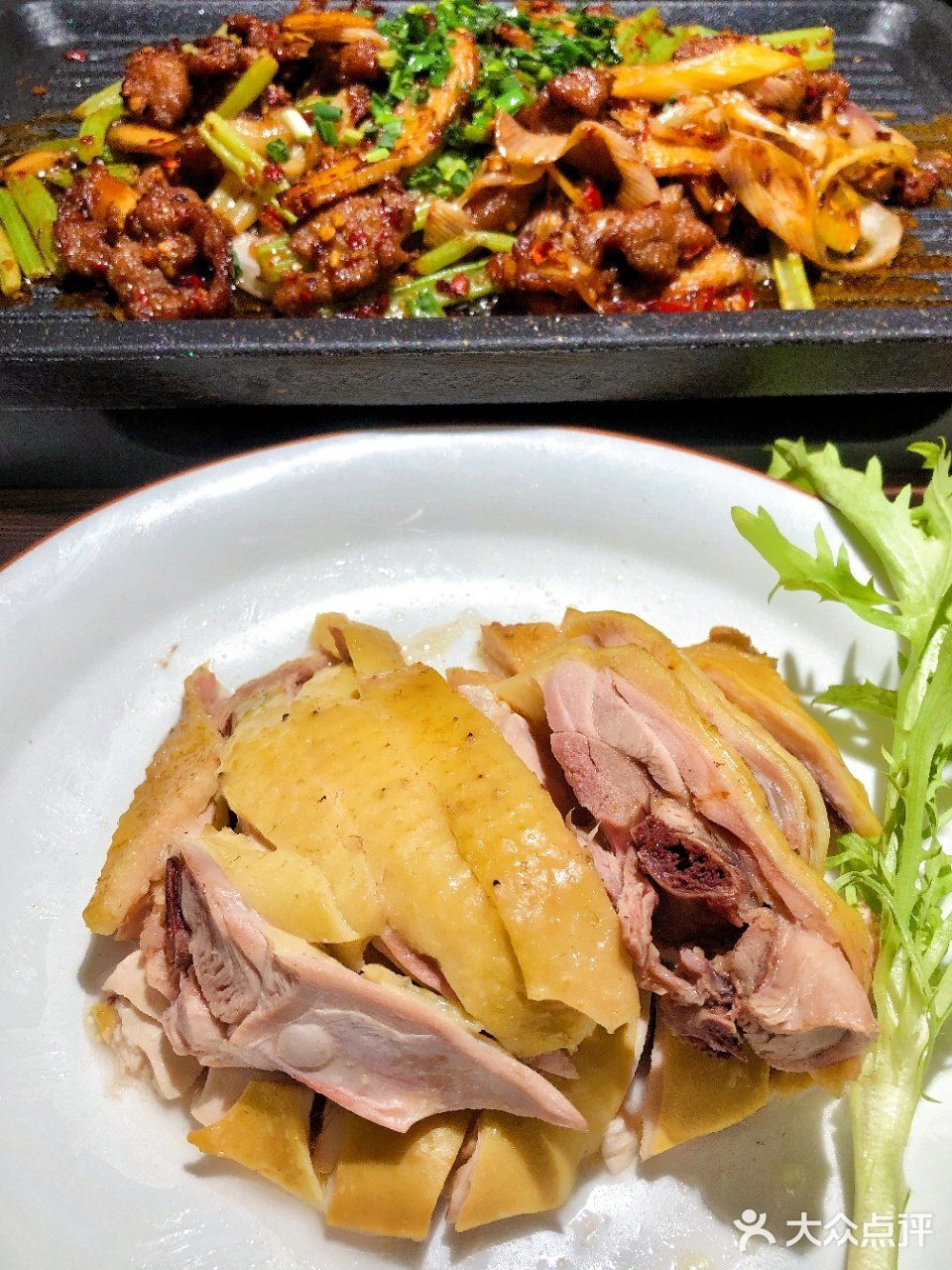 像置身于竹林，餐厅环境非常好。️东坡仔排