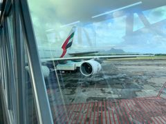 -西沃古尔·拉姆古兰爵士国际机场