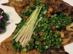 傣家香茅草烤鲈鱼-香巴拉云南餐厅(华莱坞店)