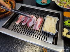 -臻牛烤肉