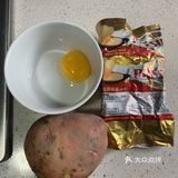 食材:土豆1个 蛋黄1个