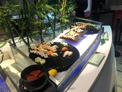 -亚洲国际大酒店·云顶阁旋转自助餐厅