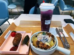 火龙果奶盖格瓦斯-库滋明·俄罗斯特色美食(中央大街店)