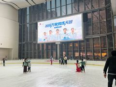 -冰纷万象滑冰场(赣州华润万象城店)