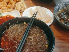 -爆炸头阿姨小四川正宗川味小吃(无任何分店)