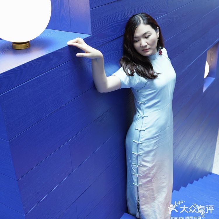魔都旗袍探店-绿瓦体育书店