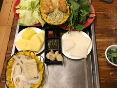 -洞庭洲·防空洞火锅·铜锅涮肉·烧烤(新百广场店)