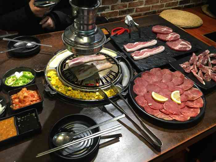本味韩国料理-"再一次回到了学校,只因为太馋本味烤肉了,.