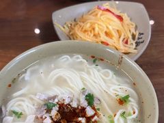 -亮亮面馆(经六路店)