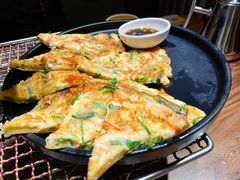 海鲜葱饼-明洞阿姨·韩式酱蟹烤肉·创意料理(三元桥店)