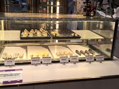 面包甜点陈列柜-帝企鹅自助餐厅•儿童岛•真企鹅(长隆企鹅酒店)