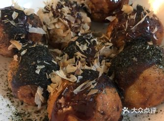 为了增加粥的层次感,还特意放了一些肉松。一边吃小丸子