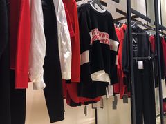 -阿玛施(万达广场松江店)