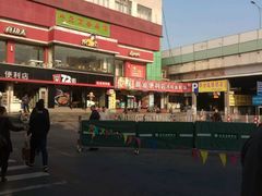 客运站客人出口（饮食店价格比平时其他的店都要贵很多，人均35元以上）-天河客运站(地铁站)