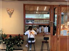 门面-天井·丑面包搭咖啡