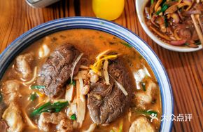 Snow Cabbage Beef Shank Noodles