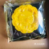 没啥特色就像在吃绿豆糕,写着是流心奶黄月饼