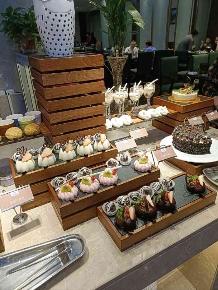 中威蓝海御华大饭店·蓝钻海鲜自助百汇-"点评预定的房间 和闺蜜一起