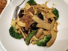 鲜杂菌扒豆腐-香港茶餐厅文化体验馆(茶山镇店)