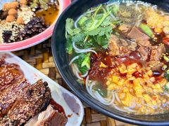 -爆炸头阿姨小四川正宗川味小吃(无任何分店)