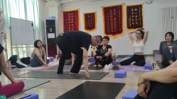 -亚太瑜伽普拉提学院