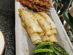 -何妹湿辣牛肉·粤式烧烤砂煲(桂雅路店)