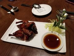 生炸脆皮妙龄鸽-富力希尔顿度假酒店-御玺中餐厅
